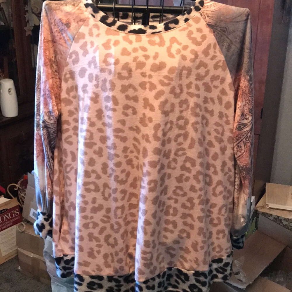Celeste pink leopard raglan top